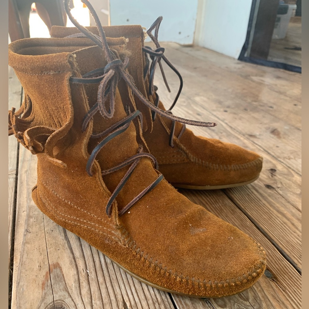 Minnetonka high top moccasins